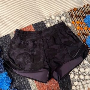 EUC lululemon Hotty Hot High Rise 2.5”